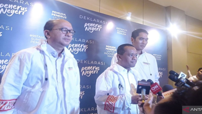 Ketua Tim Kampanye Nasional (TKN) Koalisi Indonesia Maju, Rosan Roeslani (kiri)