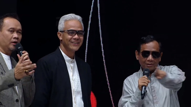 Bakal capres Ganjar Pranowo dan Bakal Cawapres Mahfud MD