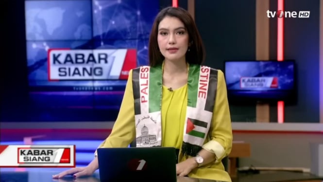Presenter tvOne gunakan syal Palestina saat siaran