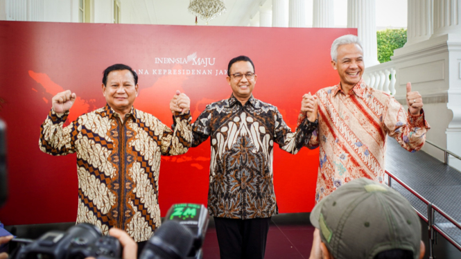 Presiden Joko Widodo saat menjamu para Calon Presiden Pemilu 2024, Prabowo Subianto, Ganjar Pranowo dan Anies Baswedan di Istana Negara, Jakarta Senin 30 Oktober 2023.