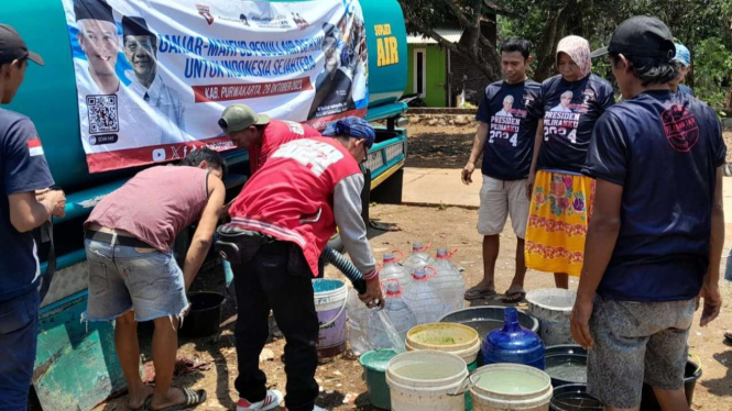 Relawan KawanJuang GP Beri Bantuan Air Bersih di Purwakarta