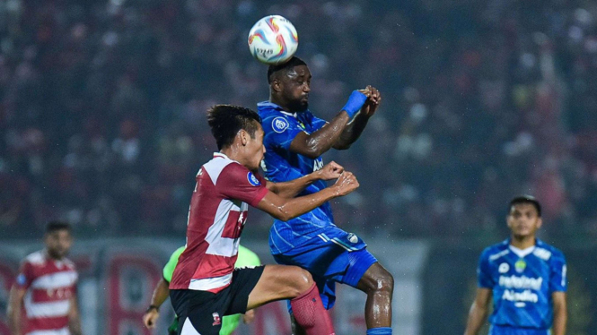 Duel Madura United vs Persib Bandung