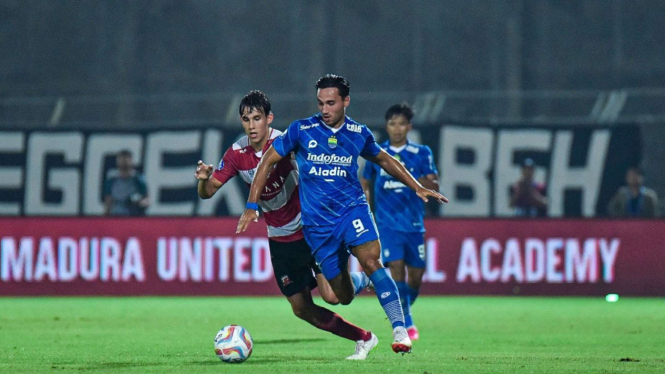 Duel Madura United vs Persib Bandung