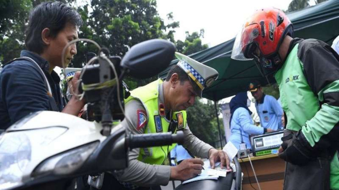 Razia tilang uji emisi di Lebak Bulus Jakarta Selatan