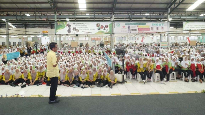 Misbakhun, Kunjungi Pekerja Industri Hasil Rokoh di Jawa Timur