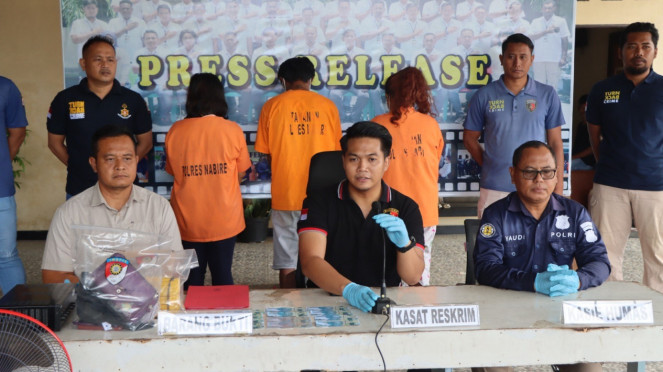 Kasat Reskrim Polres Nabire, AKP Bertu H. E. Anwar rilis pengedar uang palsu