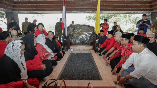 Ganjar-Mahfud Ziarah makam Bung Karno bersama dengan Megawati Soekarnoputri