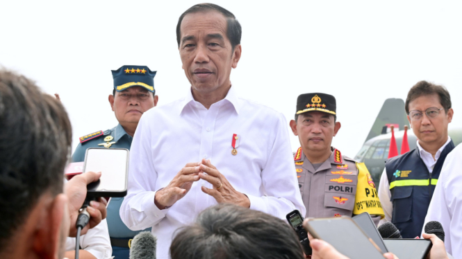 Presiden Jokowi berikan keterangan pers.
