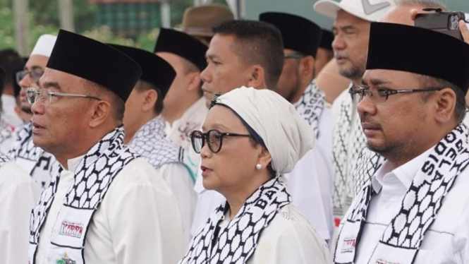 Menteri Agama Yaqut Cholil Qoumas dan sejumlah tokoh nasional mulai dari pejabat negara hingga petinggi partai politik dan ormas menghadiri kegiatan solidaritas Aksi Damai Bela Palestina di Monas, Jakarta, Minggu pagi, 5 November 2023.