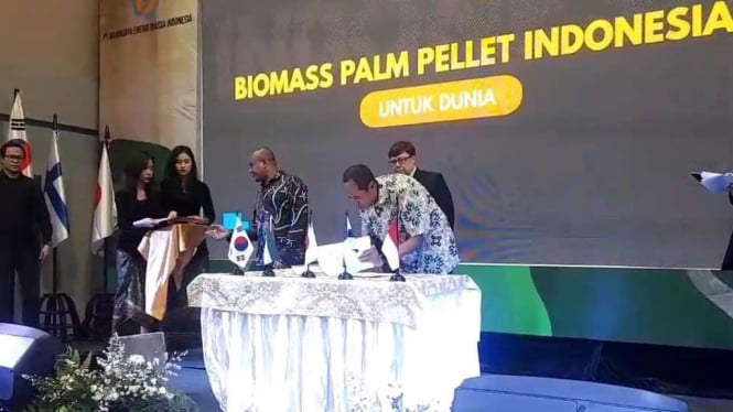 Penandatanganan MOU antara perusahaan produsen Biomass Palm Pellets Indonesia dengan sejumlah negara yang memesan Biomass Palm Pellets di Kabupaten Bogor, Jawa Barat, Sabtu, 4 November 2023.