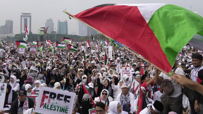 RIbuan Orang Hadiri Aksi Bela Palestina di Monas