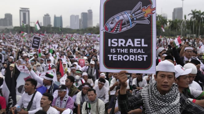 RIbuan Orang Hadiri Aksi Bela Palestina di Monas