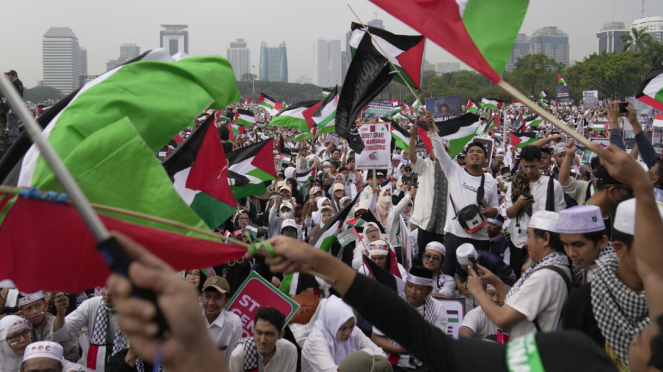 RIbuan Orang Hadiri Aksi Bela Palestina di Monas