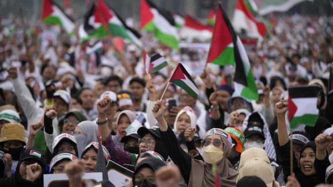 RIbuan Orang Hadiri Aksi Bela Palestina di Monas