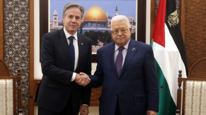 Menteri Luar Negeri Amerika Serikat Antony Blinken (kiri) dan Presiden Palestina Mahmoud Abbas (kanan).