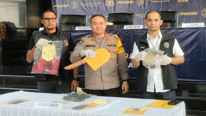 Polda Metro Jaya merilis kasus motif penembakan pria yang merupakan anak buah Nus Kei di Bekasi.