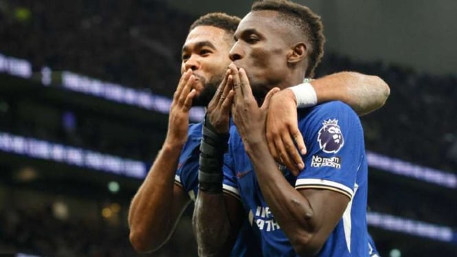 Pemain Chelsea Nicolas Jackson bobol gawang Tottenham Hotspur