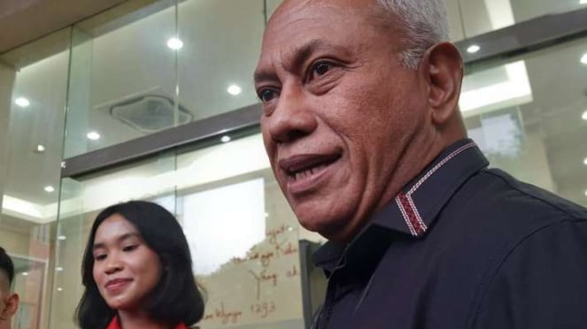 Ketua Bidang Kehormatan DPP PDI Perjuangan Komarudin Watubun usai bertemu Wali K