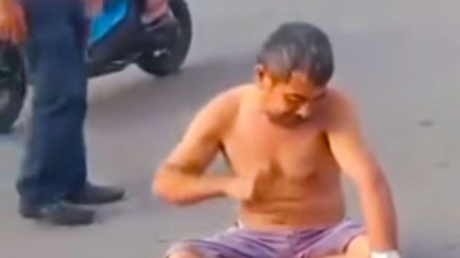 Pria di Kabupaten Tapteng Pamer Tumpukan Uang Rp350 Juta