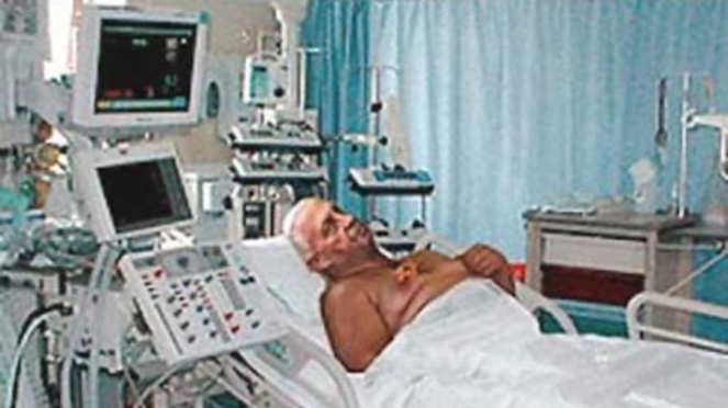 Mantan Perdana Menteri Israel Ariel Sharon mengalami koma sebelum kematiannya.