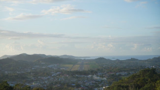 Picnic Over The Hill: Piknik Seru di Bukit dengan Pemandangan Labuan Bajo