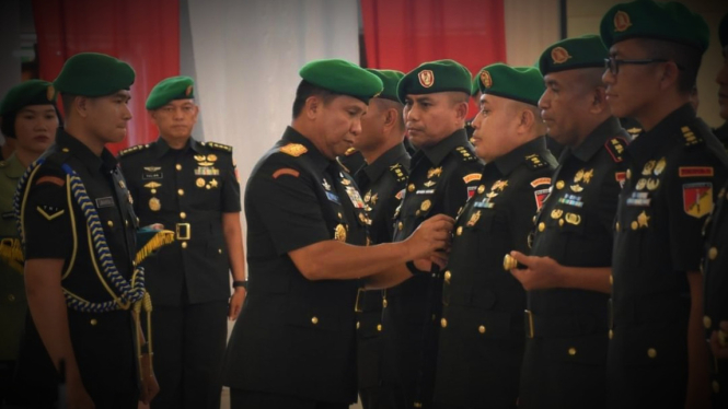 VIVA Militer: Mayjen TNI Legowo pimpin sertijab 5 pejabat Kodam Merdeka.