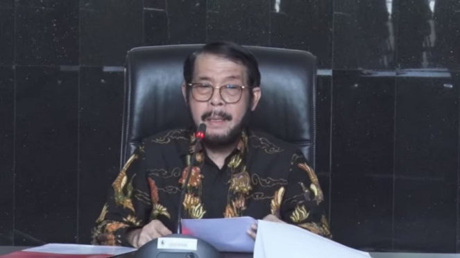 Mantan Ketua MK Anwar Usman saat jumpa pers di kantor Mahkamah Konstitusi