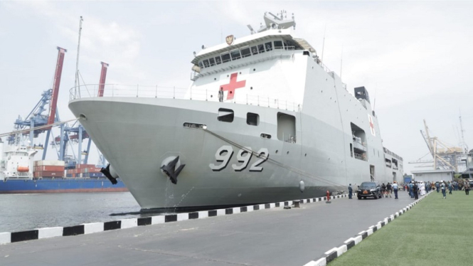 Kapal Rumah Sakit TNI AL KRI dr. Radjiman Wedyodiningrat-992 