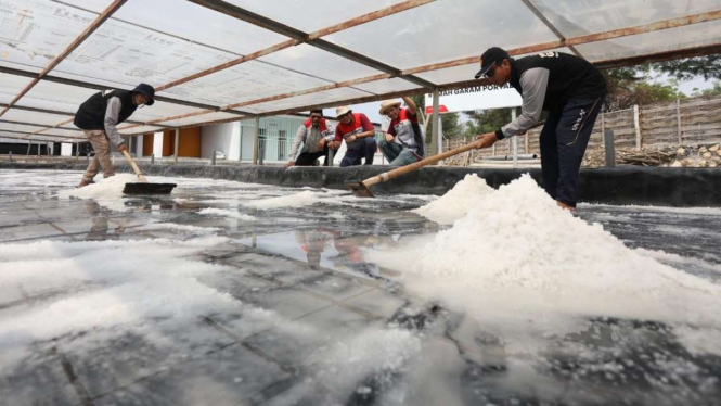 Inovasi Salt Centre PHE WMO Untuk Produktivitas Garam di Bangkalan Madura
