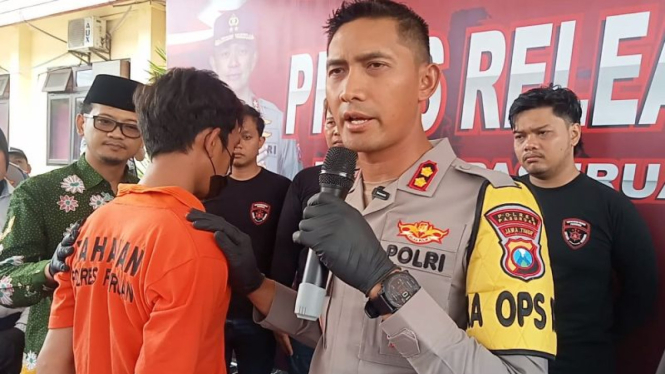 Polisi merilis Heru Kelenger pelaku pembuhan sadis Endang di Pasuruan, Jatim.