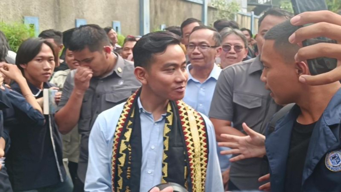 Bakal cawapres Gibran Rakabuming Raka di Lampung.