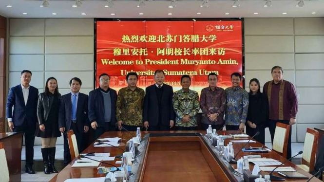 Rektor USU, Prof Muryanto Amin saat mengunjungi Universitas Ternama China YNU.