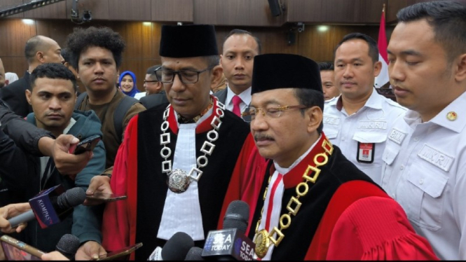 Ketua MK Suhartoyo dan Wakil Ketua MK Saldi Isra
