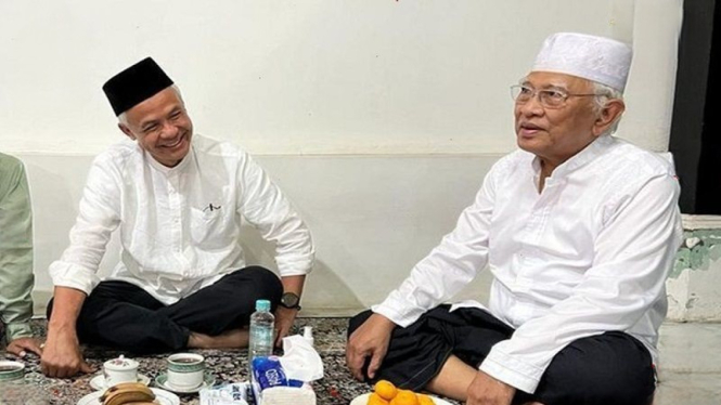 Capres PDIP Ganjar Pranowo sowan ke Gus Mus di Rembang, Jawa Tengah