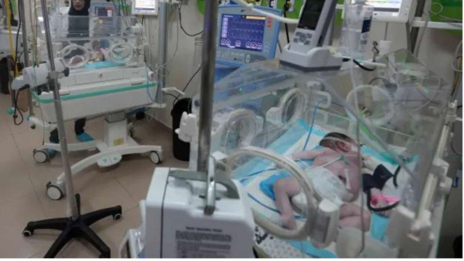 Bayi di Gaza yang menggunakan inkubator
