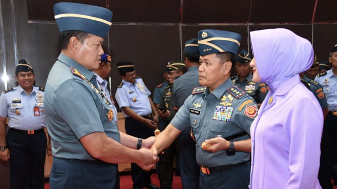 VIVA Militer: Pangkogabwilhan I Laksdya TNI Agus Hariadi naik pangkat