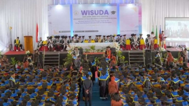 Foto acara wisuda UNIKA Santu Paulus Ruteng pada 11 November 2023