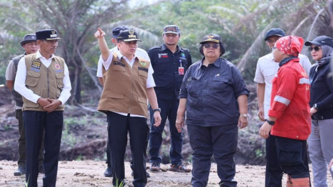 Menteri LHK dan Pj Gubernur Sumsel Agus Fatoni cek lokasi karhutla.