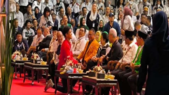 Kaesang Pangarep sungkem ke Megawati.