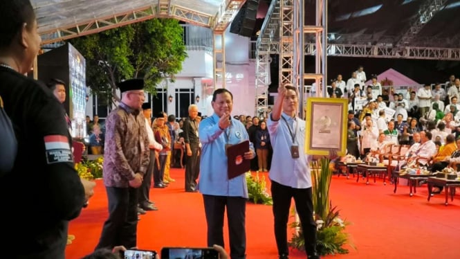 Prabowo-Gibran pamer tanda 'Saranghae'