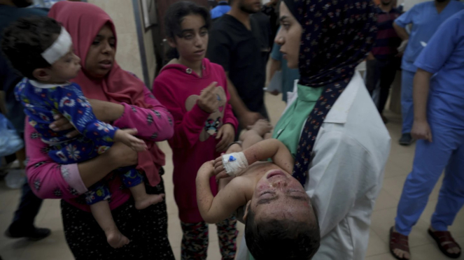 Niños heridos por ataques con bombas israelíes en Gaza.