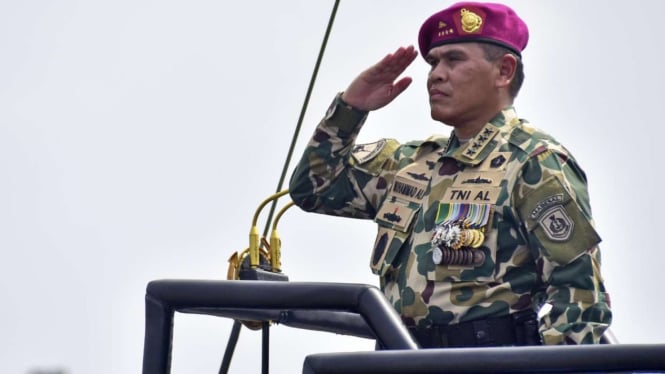 VIVA Militer: KSAL Laksamana TNI Muhammad Ali pimpin upacara HUT Korps Marinir 