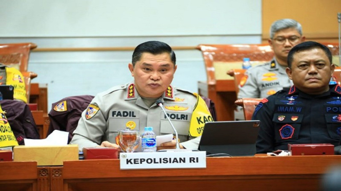 Kabaharkam Polri Komjen Pol Fadil Imran saat RDP di Komisi III DPR RI