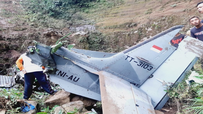 Puing-puing pesawat TNI AU jatuh di Pasuruan