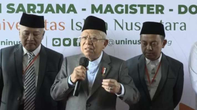 Wakil Presiden Maruf Amin saat menyampaikan keterangan pers usai memberikan Orasi Ilmiah pada Sidang Senat Terbuka Universitas Islam Nusantara (UNINUS), Kamis, 16 November 2023.