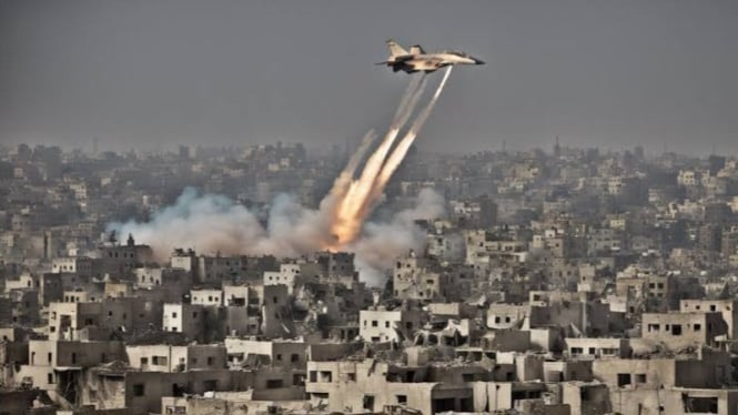 VIVA Militer: Jet tempur militer Israel membombardir Gaza, Palestina