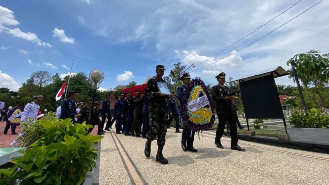 3 perwira TNI AU korban pesawat jatuh dimakamkan TMP Suropati, Malang