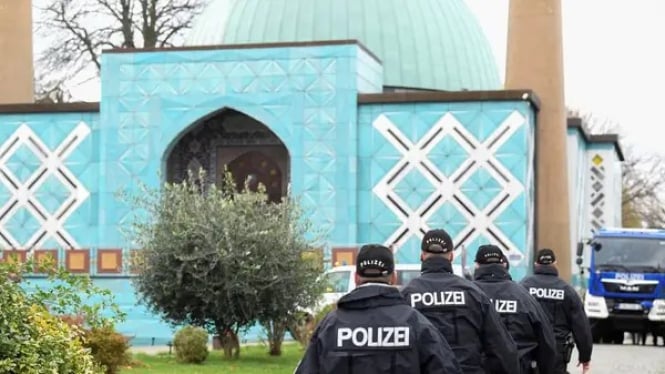 Polisi Jerman melancarkan penggerebekan di Islamic Center Hamburg karena dugaan hubungan dengan Hizbullah Lebanon.