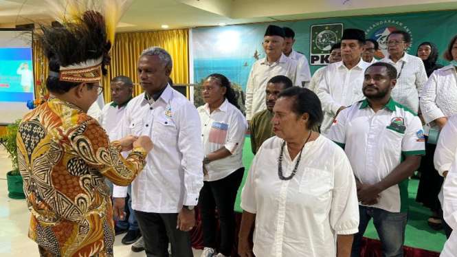 Ketua DPP PKB Halim Iskandar lantik pengurus BERANI se Papua Barat Daya.