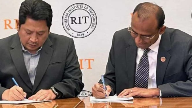 Direktur Jenderal Pendidikan Islam Kementerian Agama Muhammad Ali Ramdhani menandatangani MoU dengan pihak Rochester Institute of Technology (RIT) di Rochester, New York, Amerika Serikat.